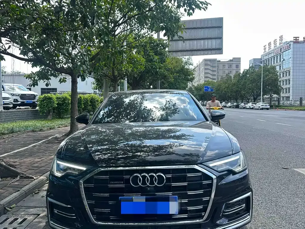 Audi A6L — фото 1