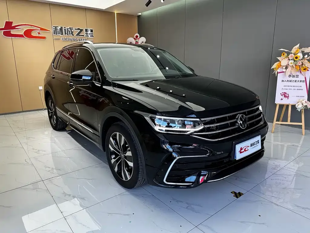 Volkswagen Tiguan L — фото 2