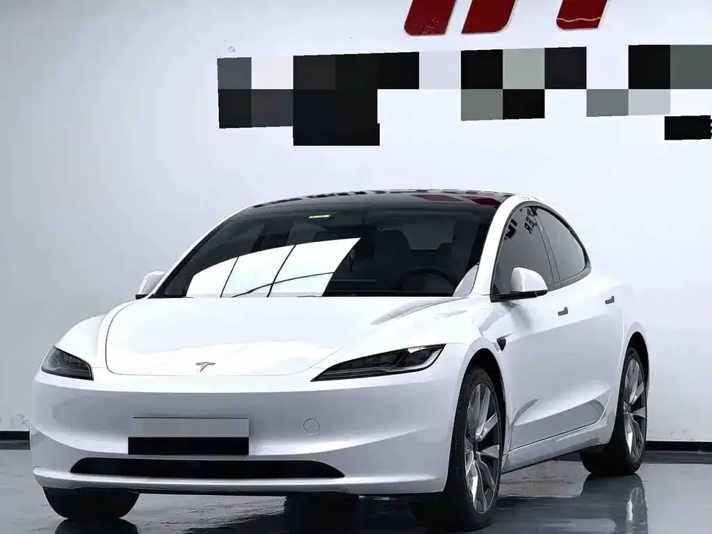 Tesla Model 3 — фото 1
