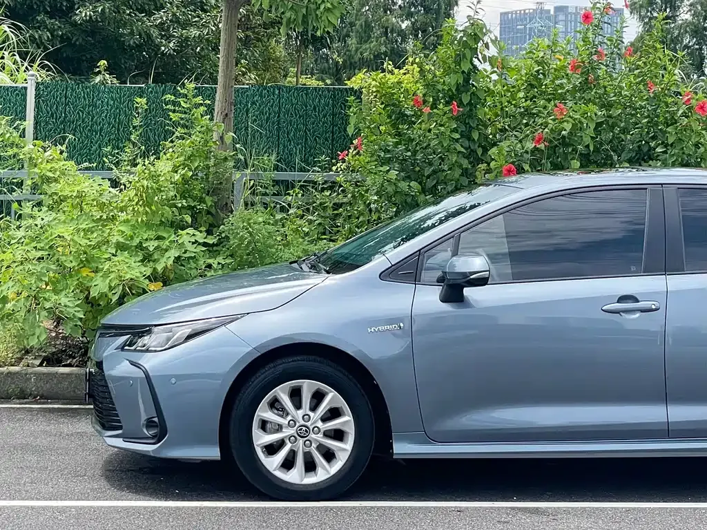 Toyota Corolla — фото 8