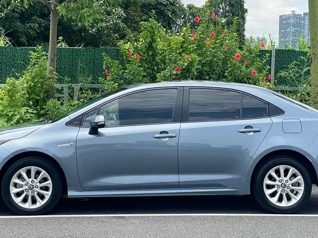 Toyota Corolla — фото 5