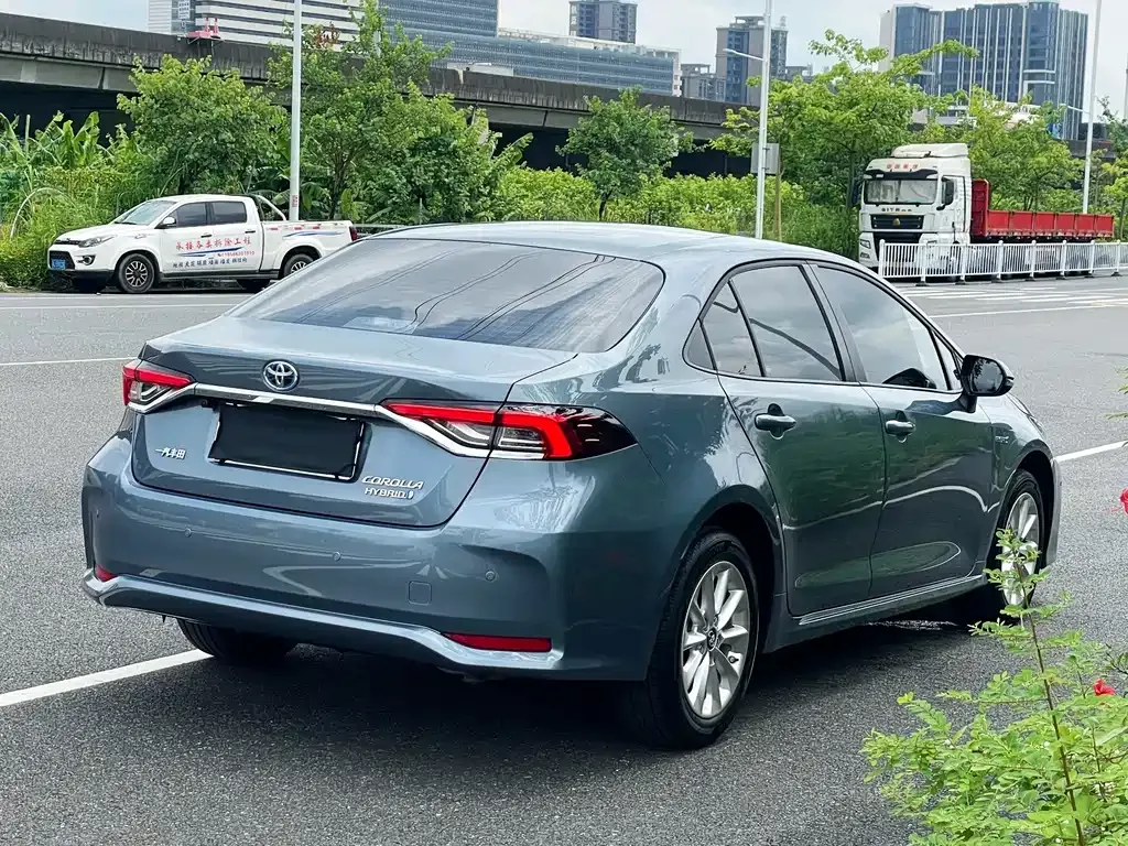 Toyota Corolla — фото 10