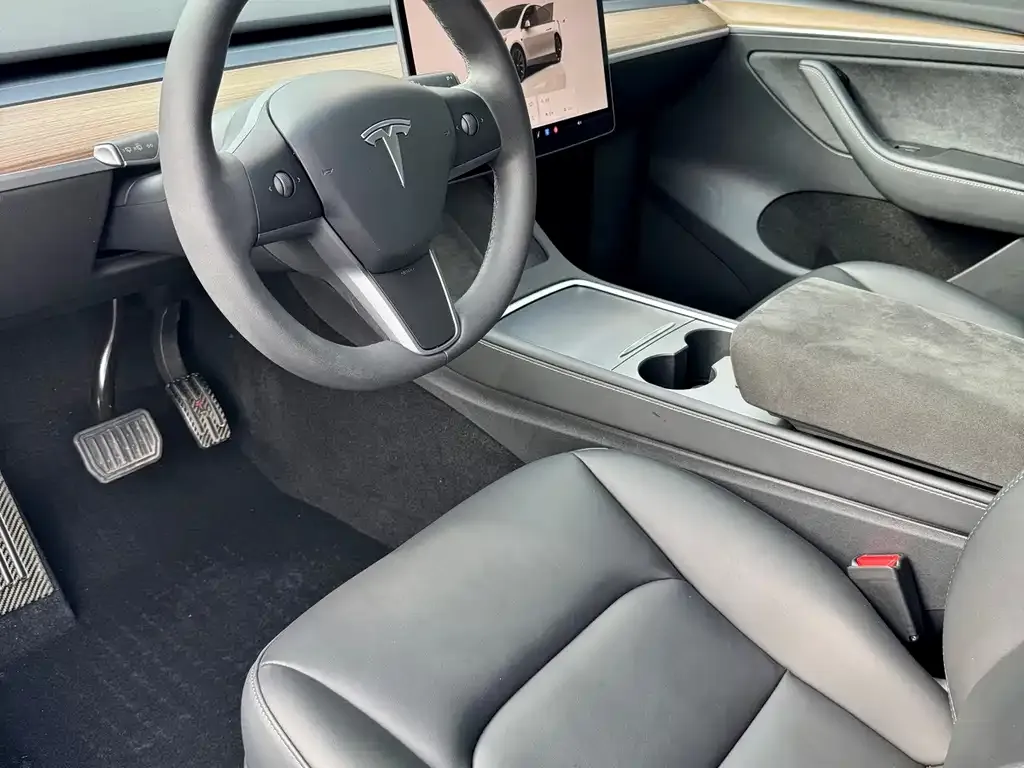 Tesla Model Y — фото 2