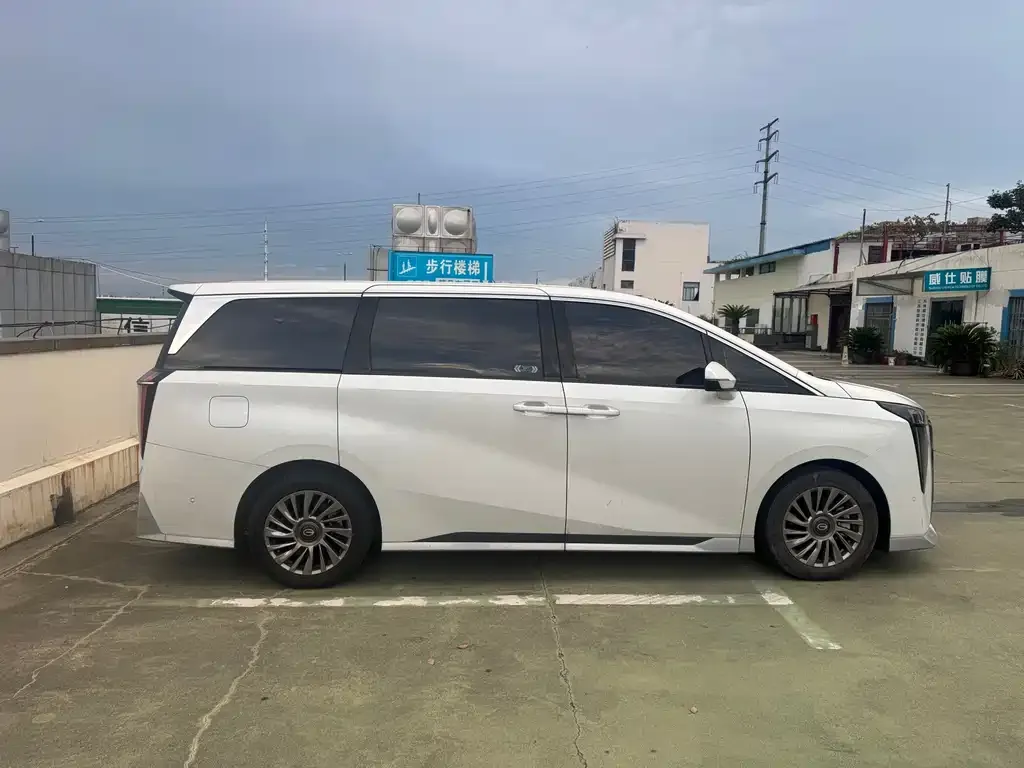 GAC Motor Trumpchi M8 — фото 10
