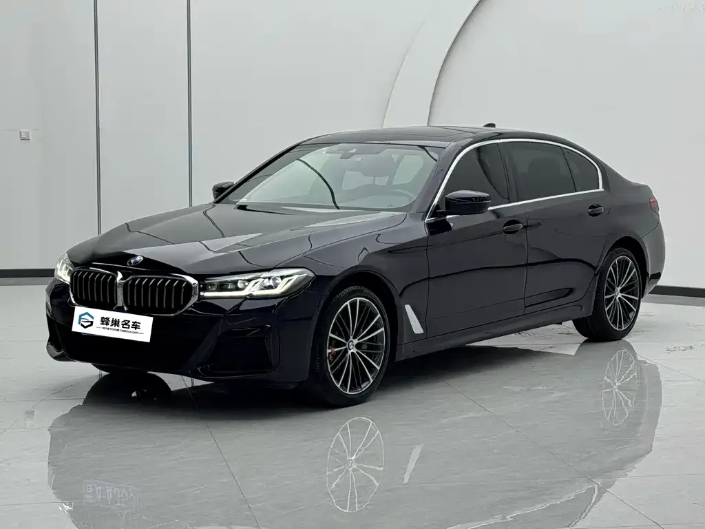 BMW 5 Series — фото 1
