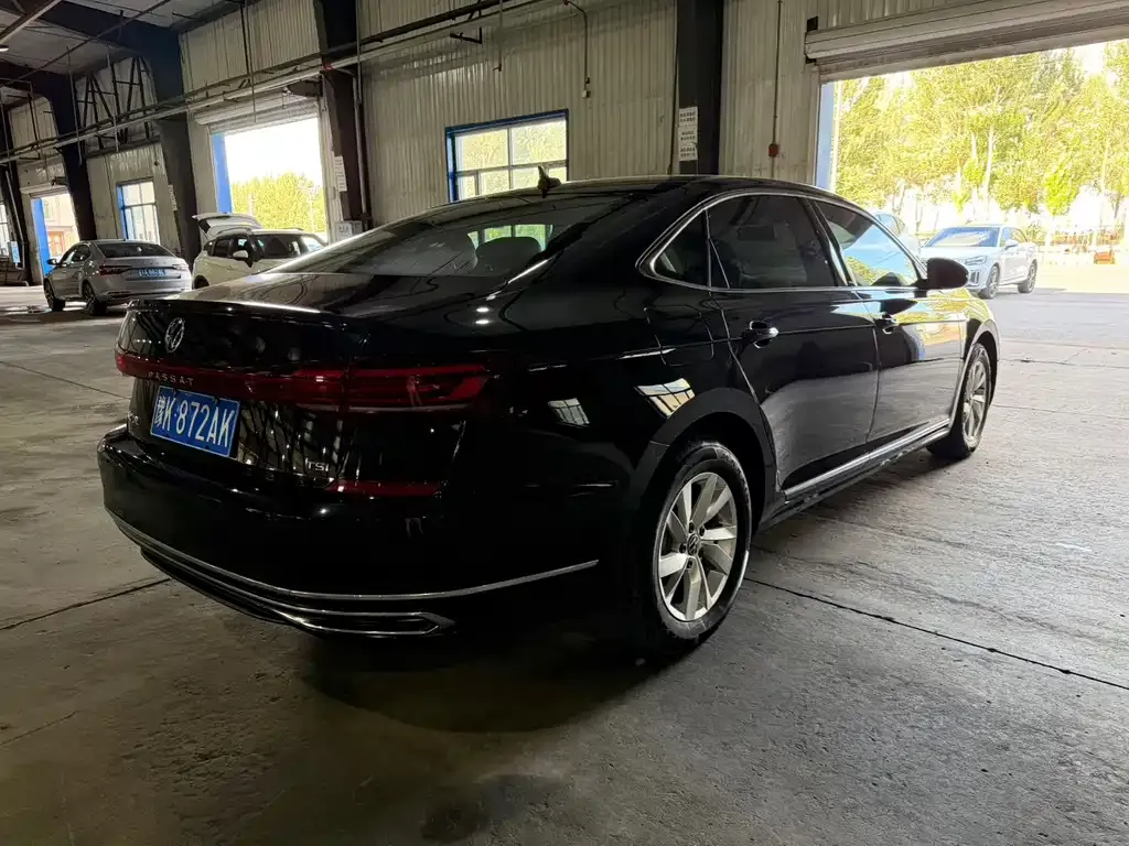 Volkswagen Passat — фото 8