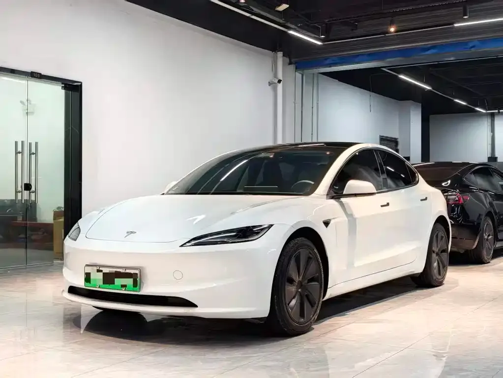 Tesla Model 3 — фото 1