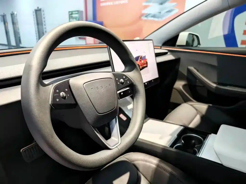 Tesla Model 3 — фото 5