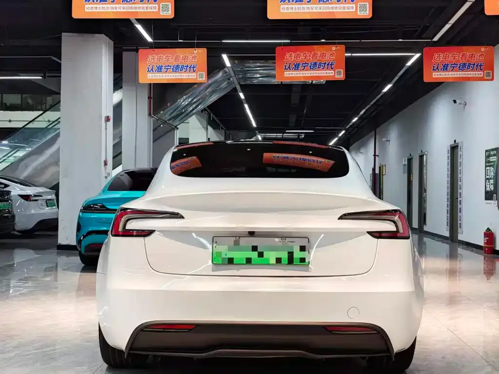 Tesla Model 3 — фото 9