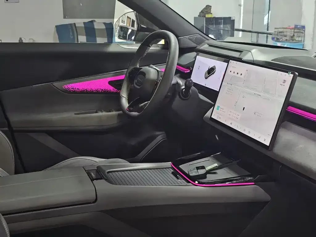 Lynk & Co 08 EM-P — фото 9