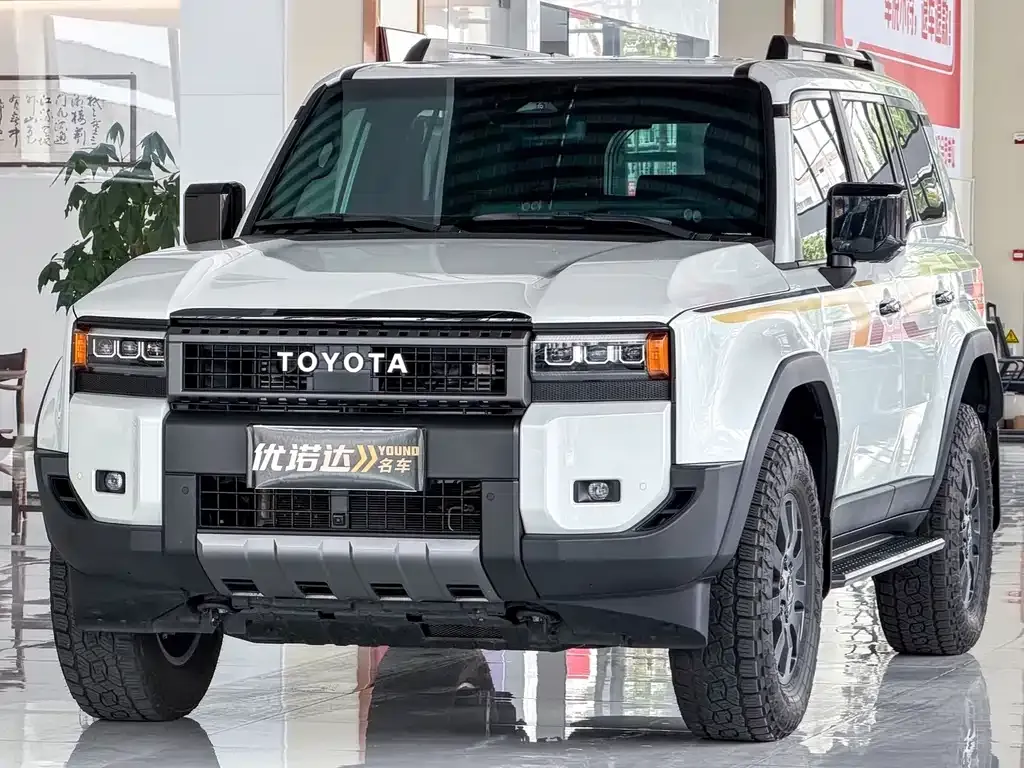 Toyota Prado — фото 1