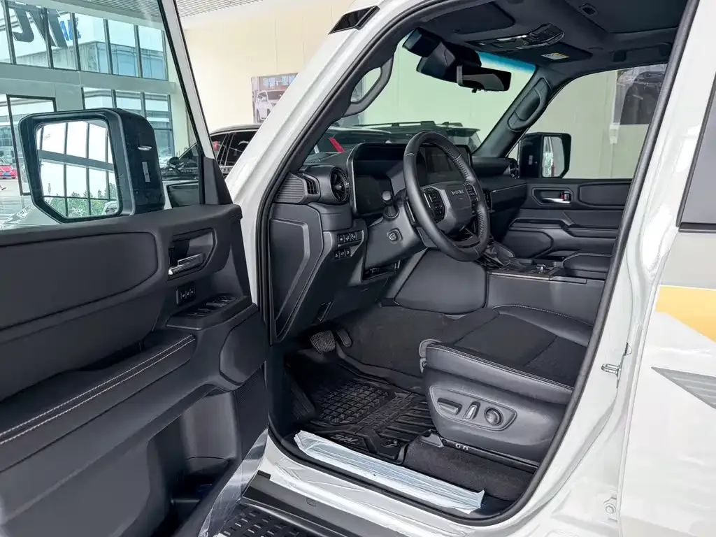 Toyota Prado — фото 10