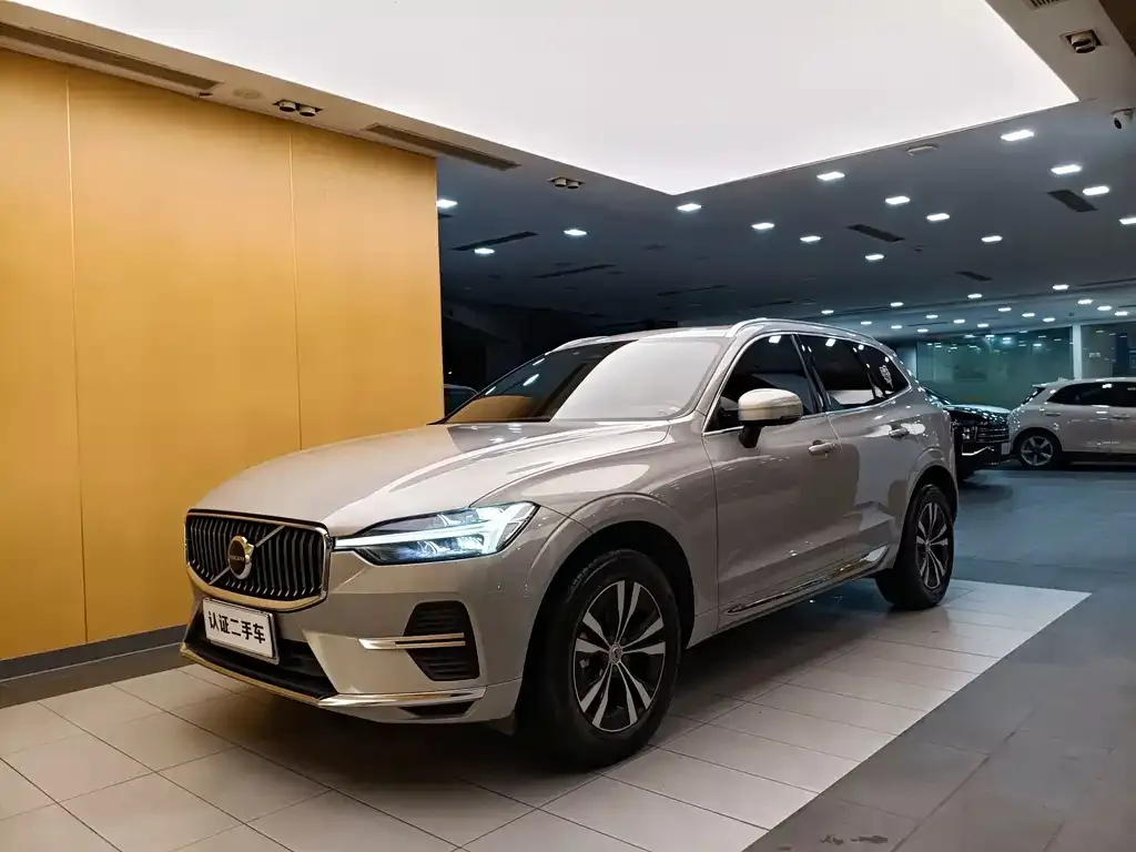 Volvo XC60 — фото 1