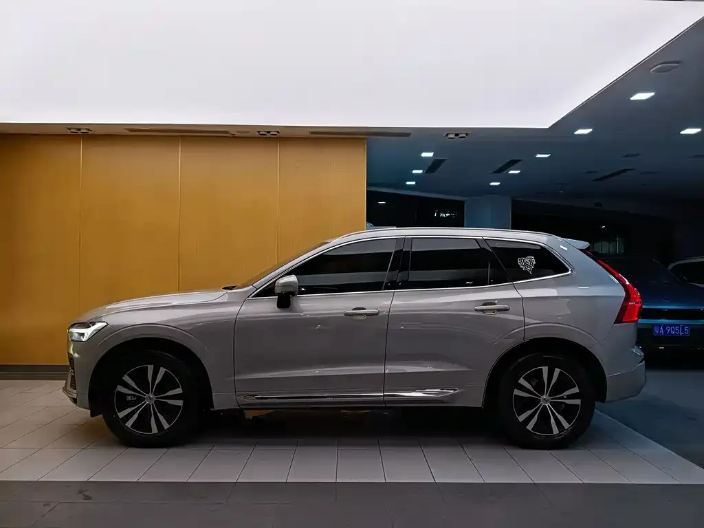 Volvo XC60 — фото 10