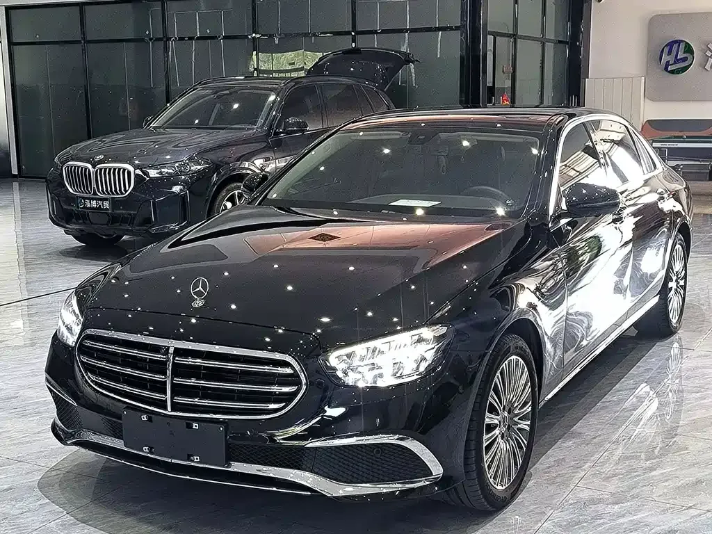 Mercedes-Benz E-Class — фото 1