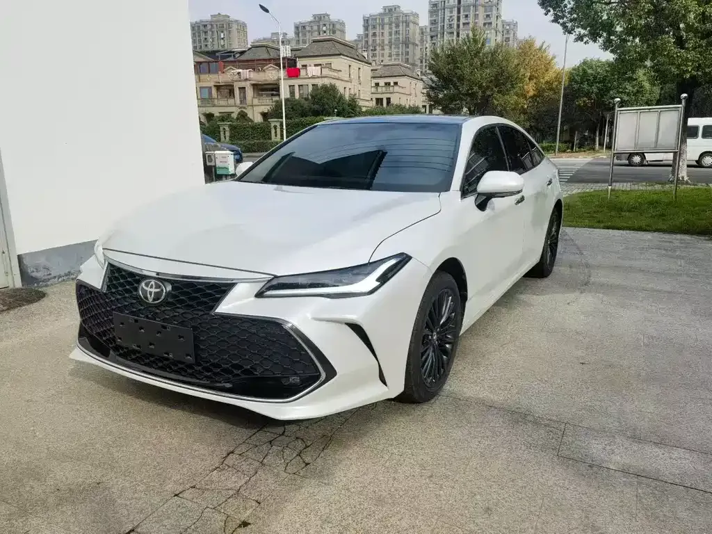 Toyota Avalon — фото 1