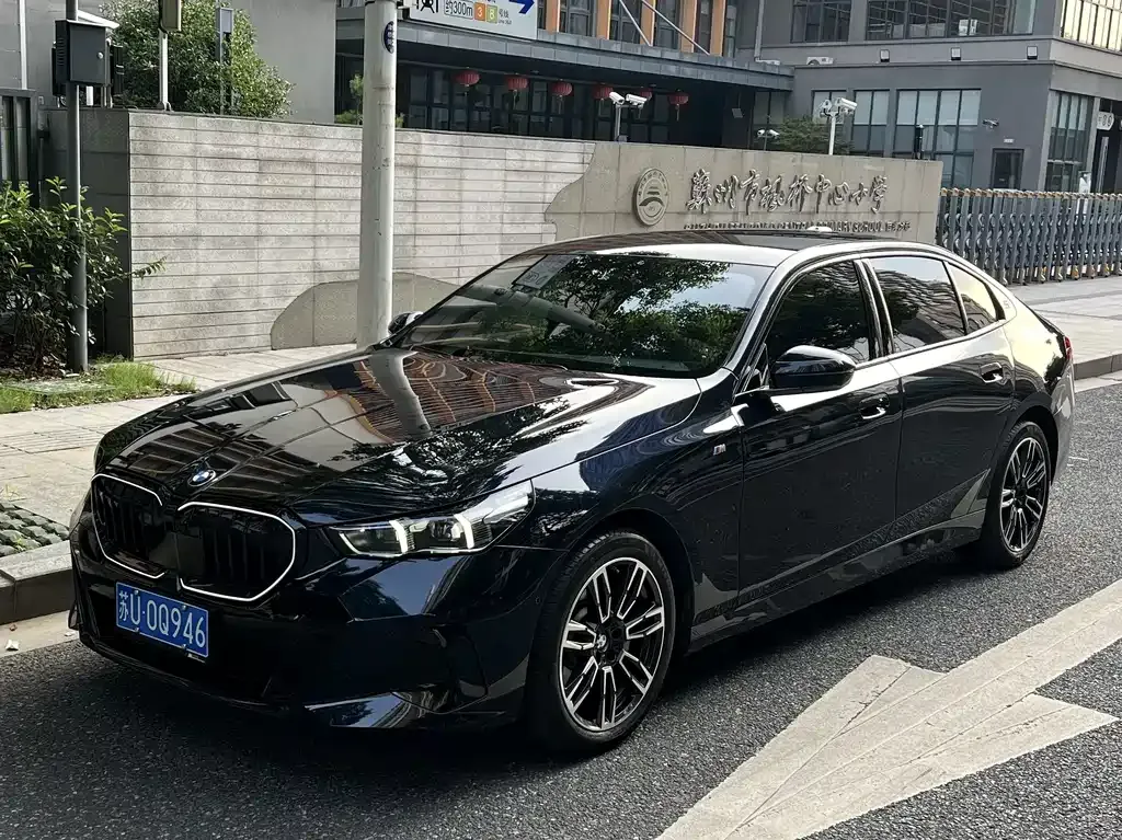 BMW 5 Series — фото 1