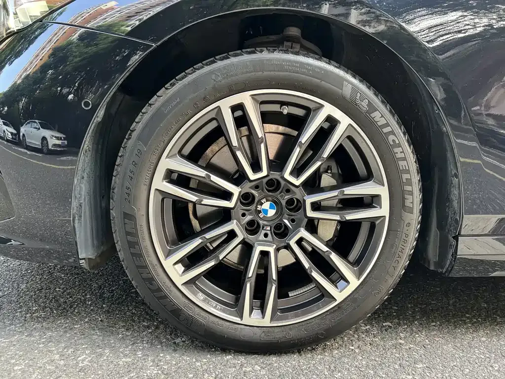 BMW 5 Series — фото 2