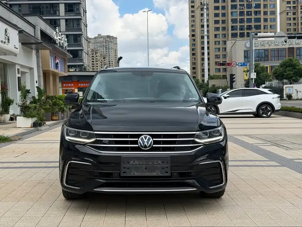 Volkswagen Tiguan L — фото 8