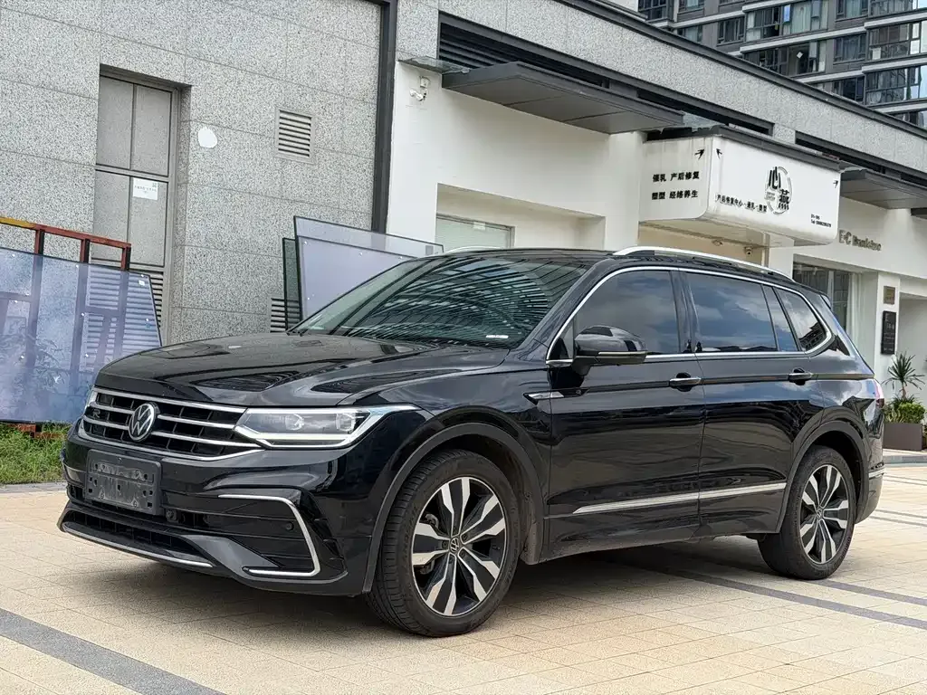 Volkswagen Tiguan L — фото 10