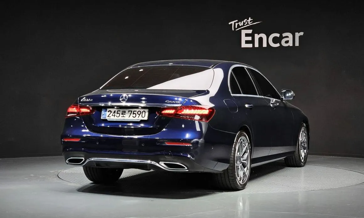 Mercedes-Benz E-Class — фото 5