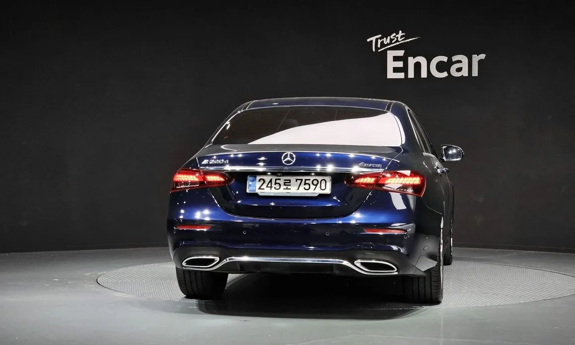 Mercedes-Benz E-Class — фото 4