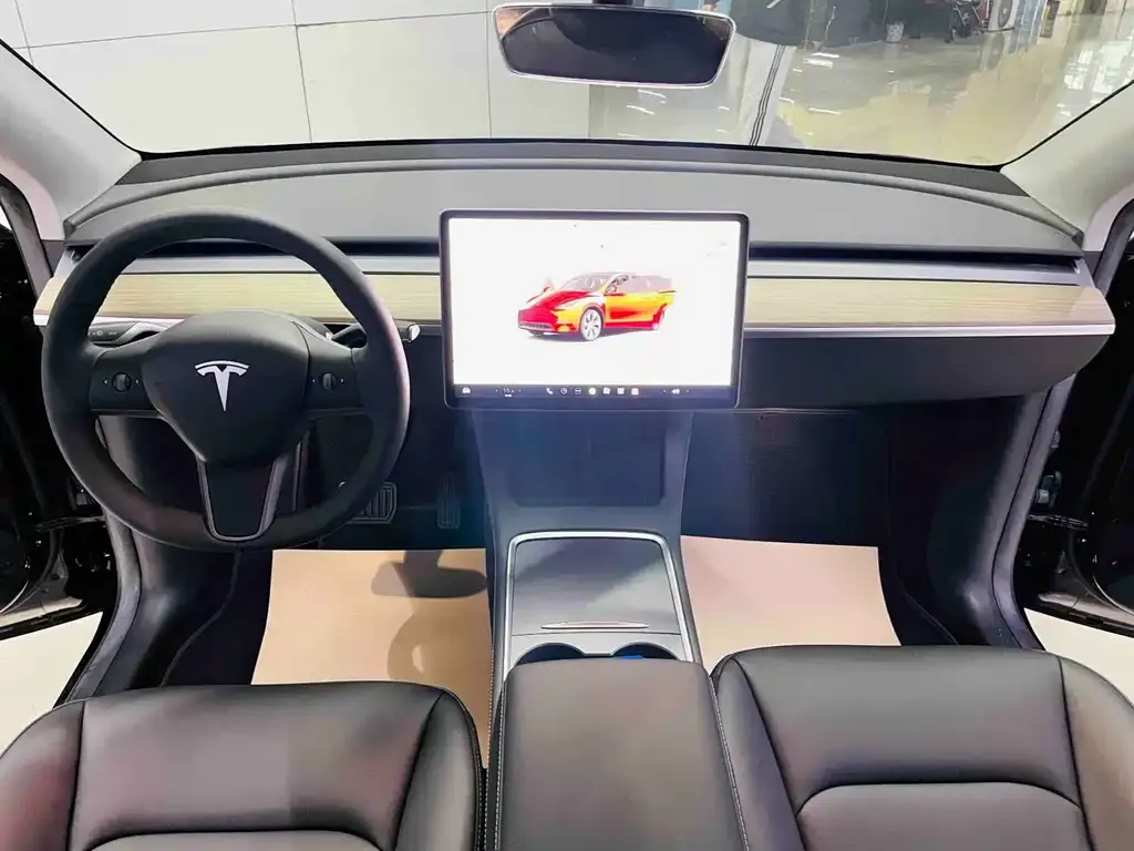 Tesla Model Y — фото 5