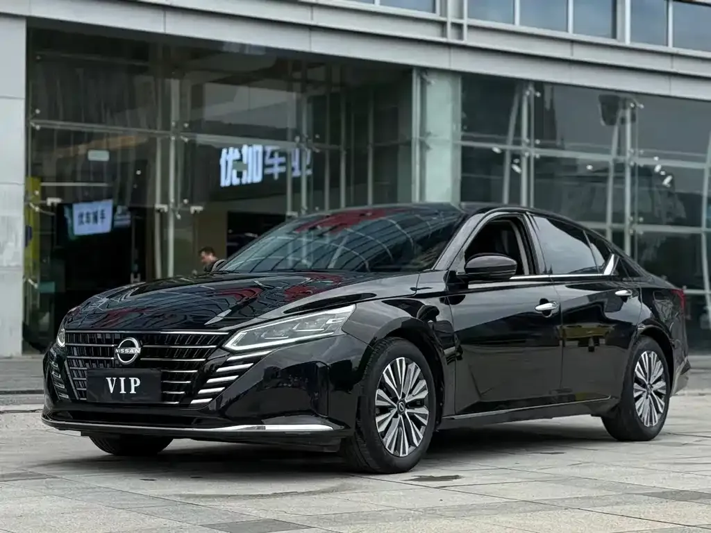 Nissan Teana — фото 1