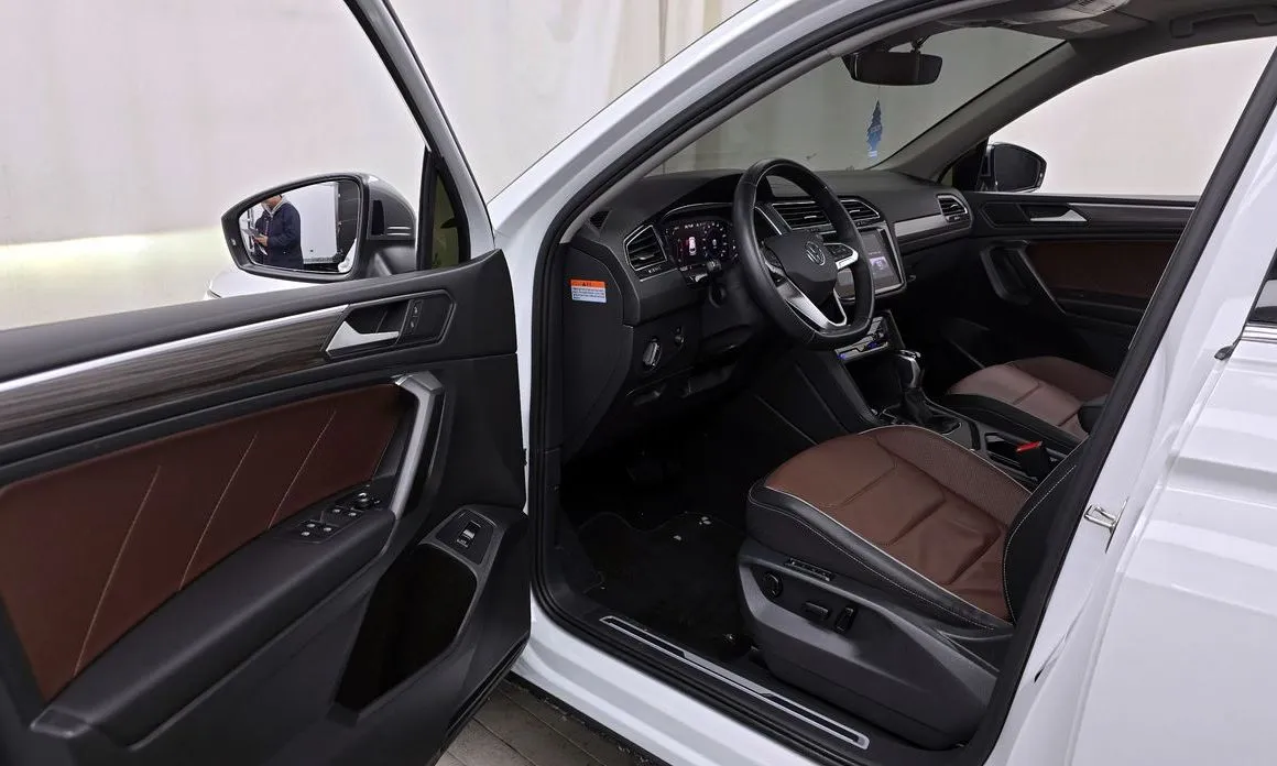 Volkswagen Tiguan — фото 8