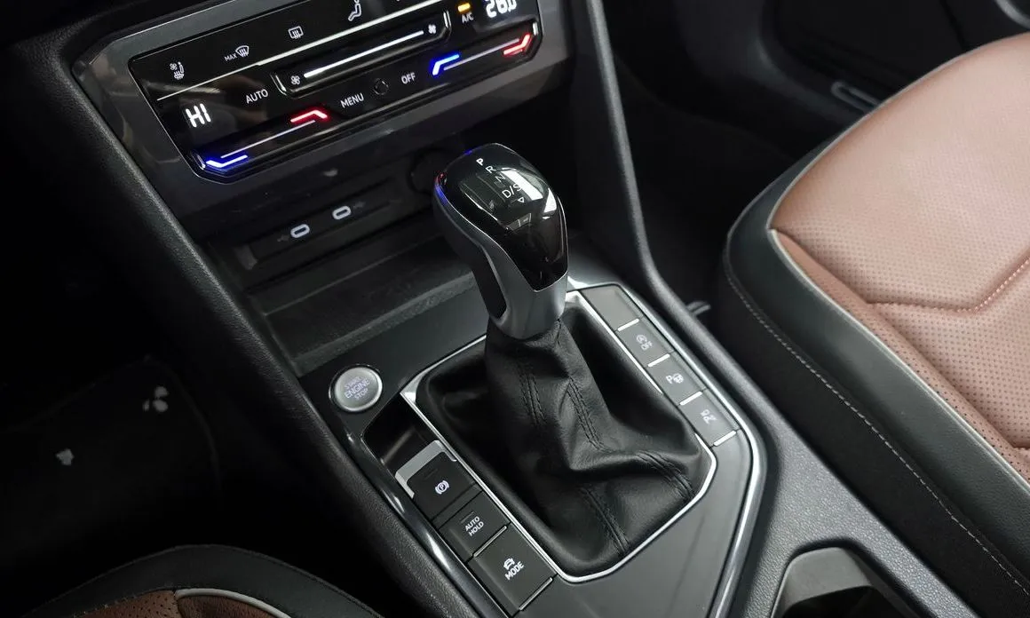 Volkswagen Tiguan — фото 10