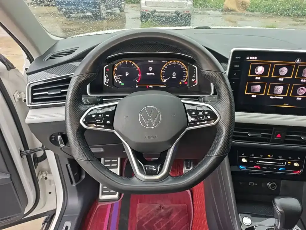 Volkswagen Tiguan L — фото 10