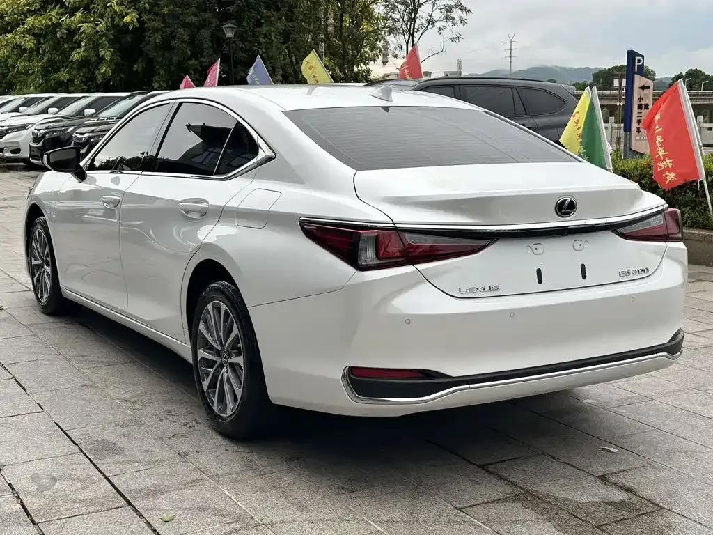 Lexus ES — фото 6