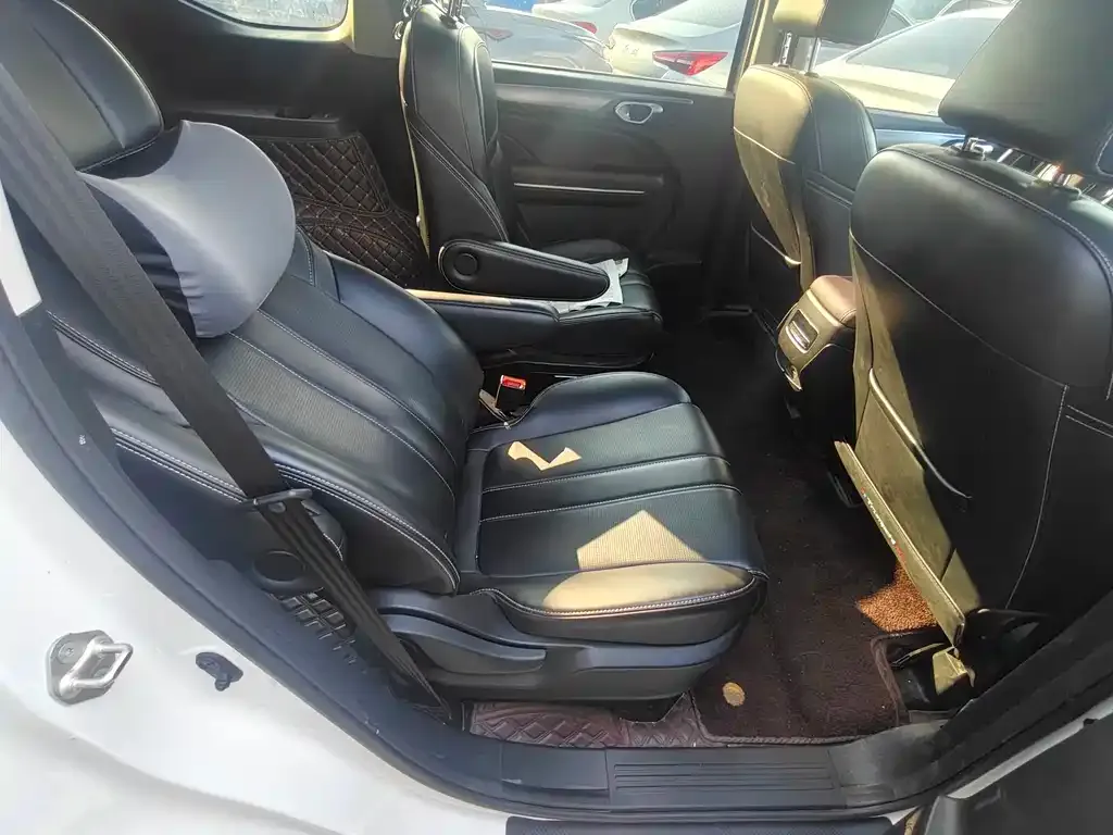GAC Motor Trumpchi M6 — фото 10