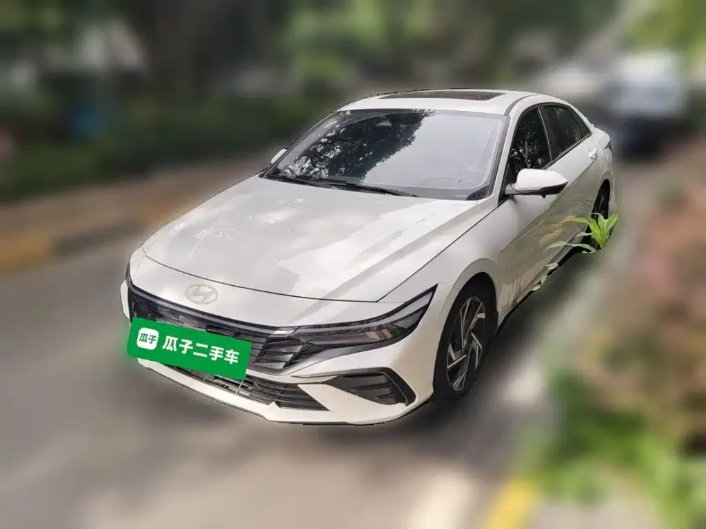 Hyundai Elantra — фото 1