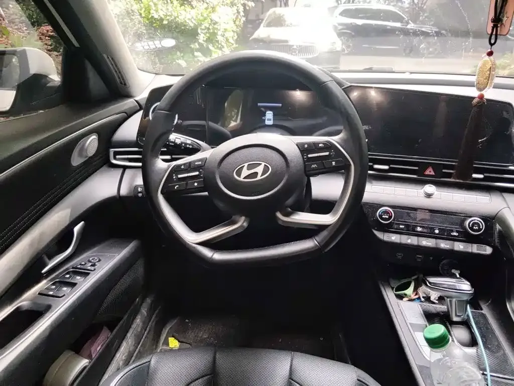 Hyundai Elantra — фото 8