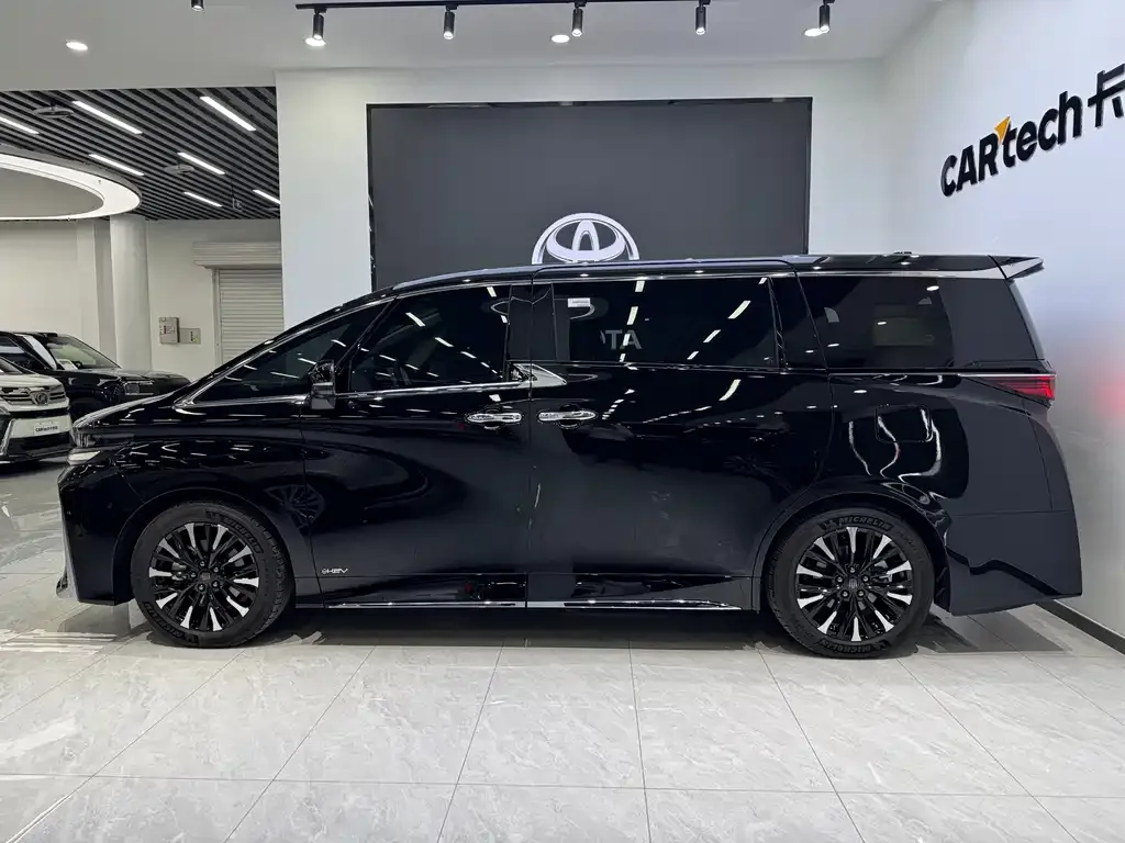 Toyota Vellfire — фото 7