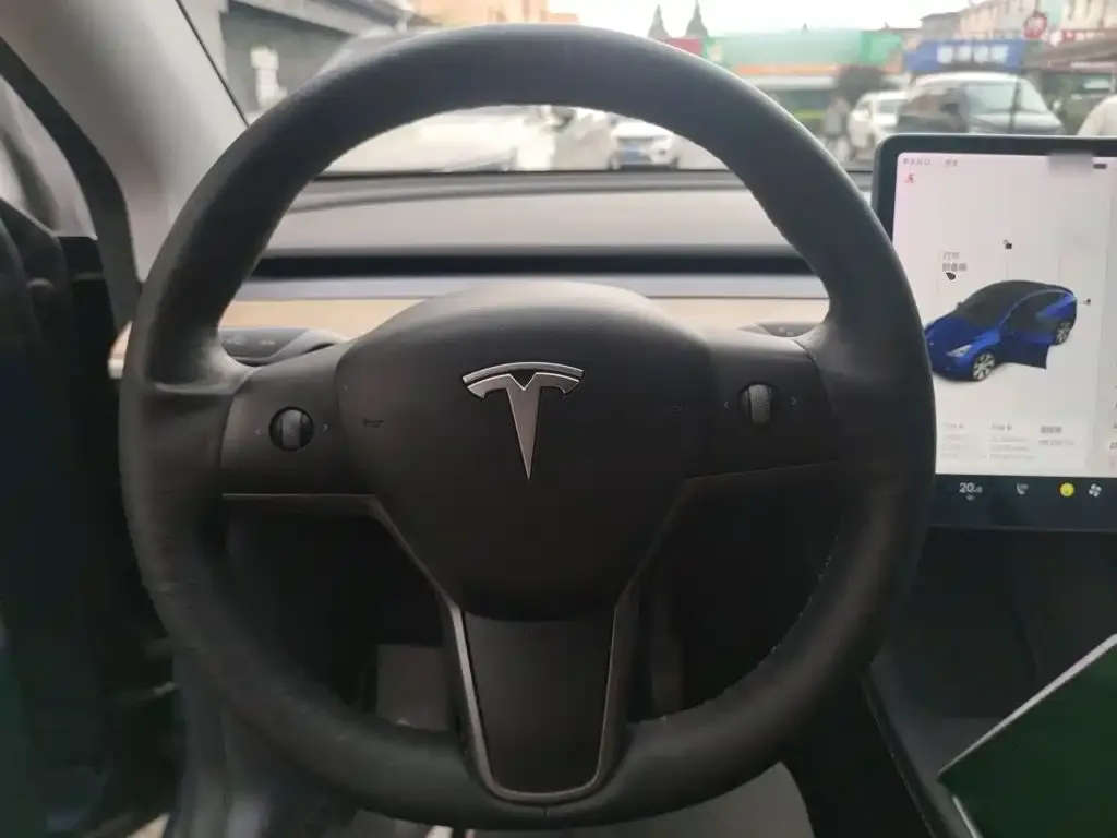 Tesla Model Y — фото 5
