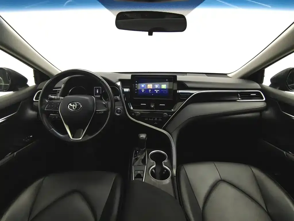 Toyota Camry — фото 2