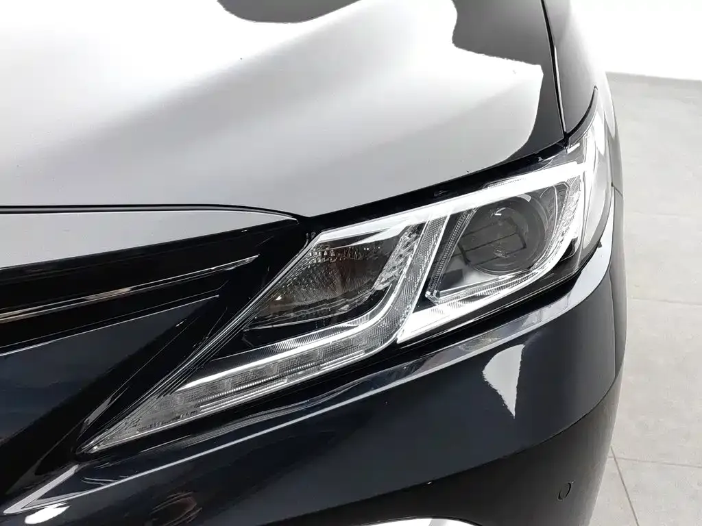 Toyota Camry — фото 4