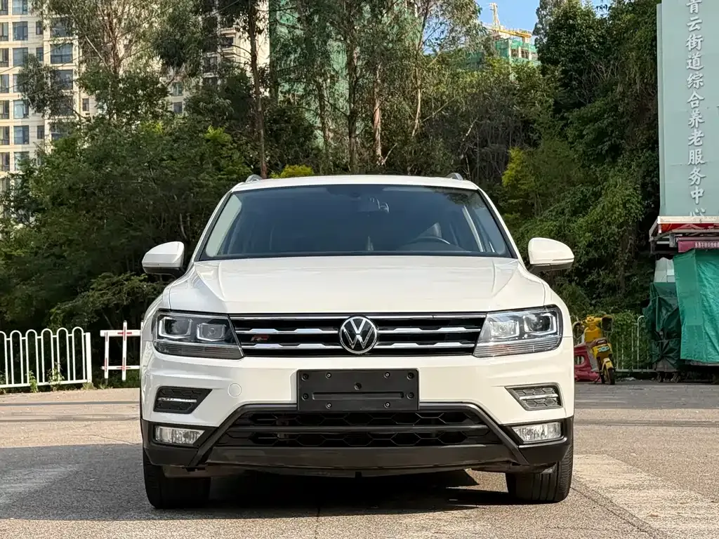 Volkswagen Tiguan L — фото 7