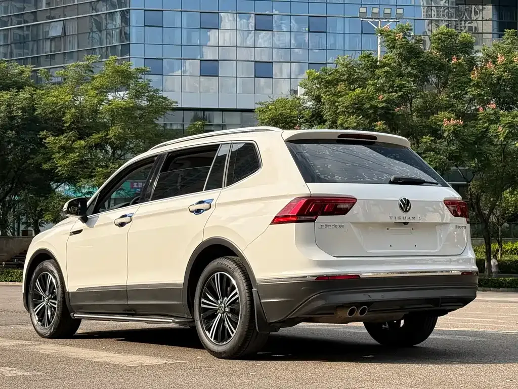 Volkswagen Tiguan L — фото 9