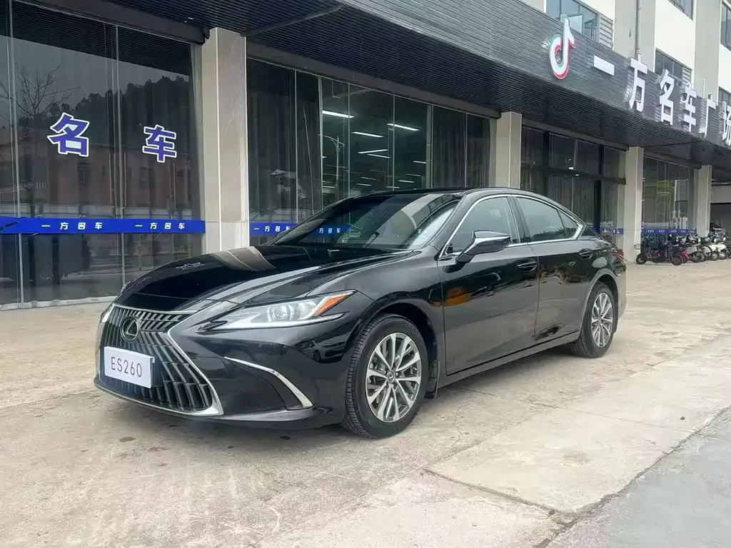Lexus ES — фото 1