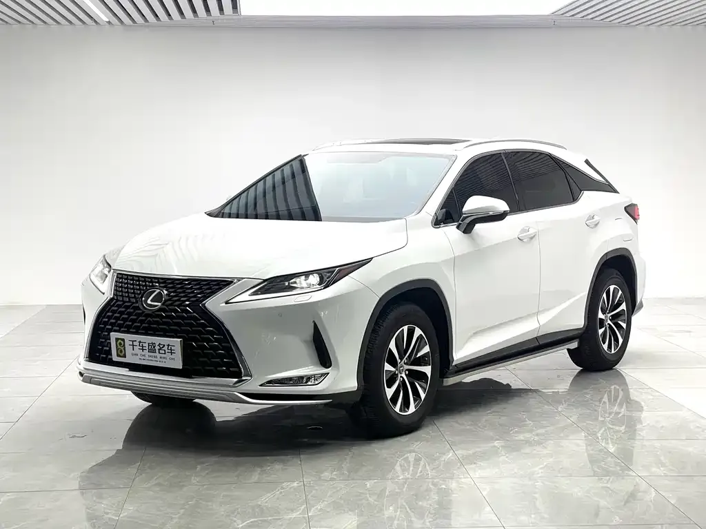 Lexus RX — фото 1