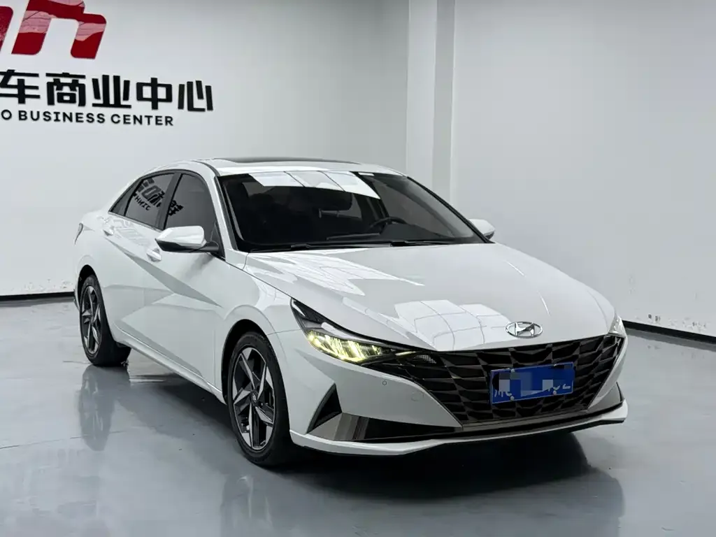 Hyundai Elantra — фото 2