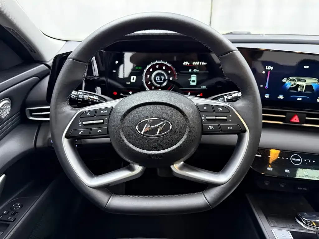 Hyundai Elantra — фото 6
