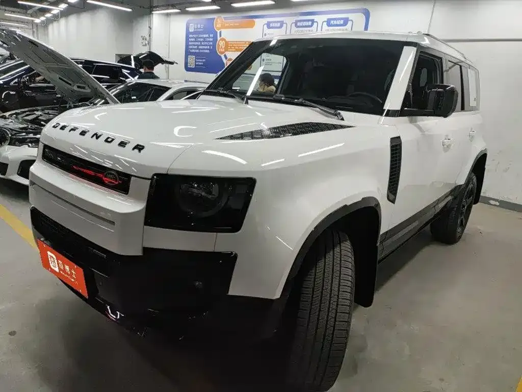 Land Rover Defender — фото 1