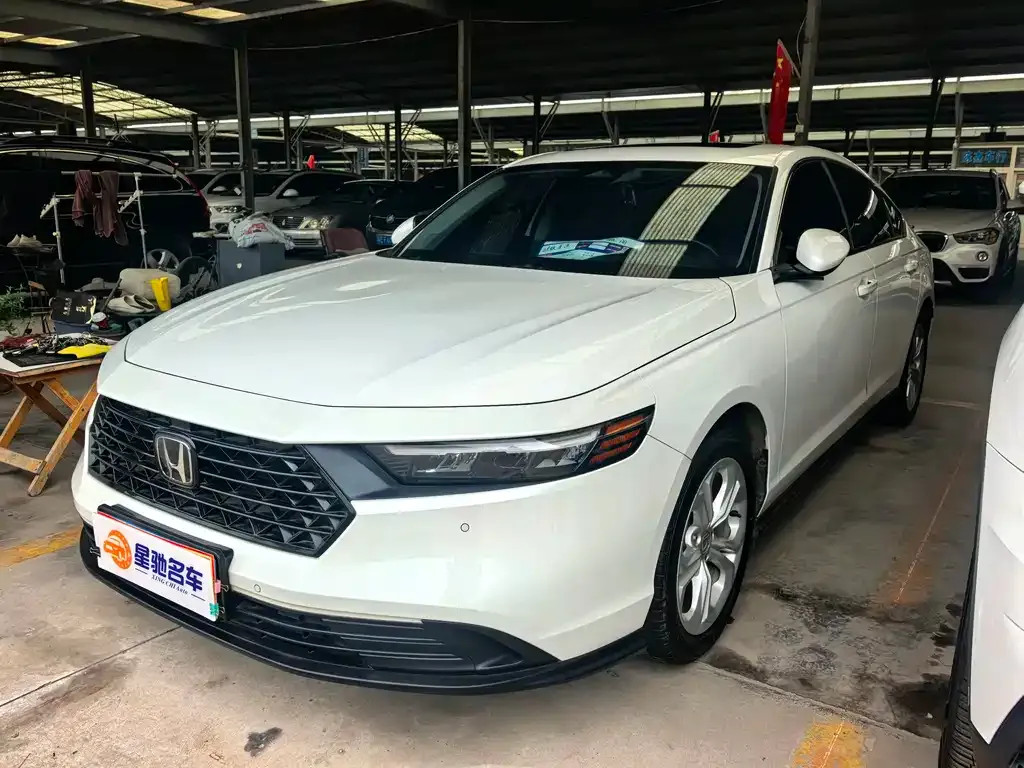 Honda Accord — фото 1
