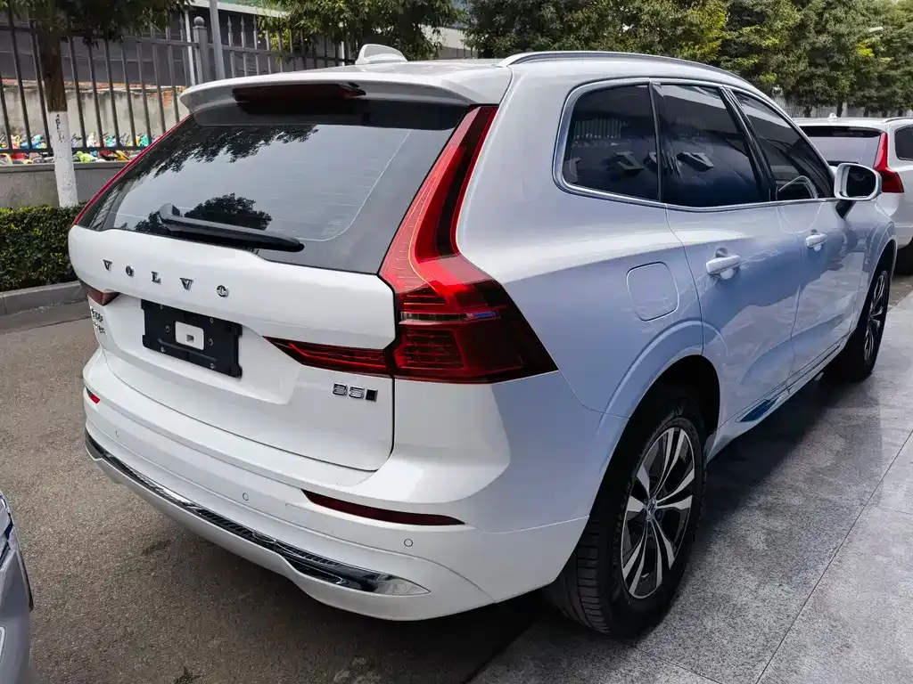 Volvo XC60 — фото 3