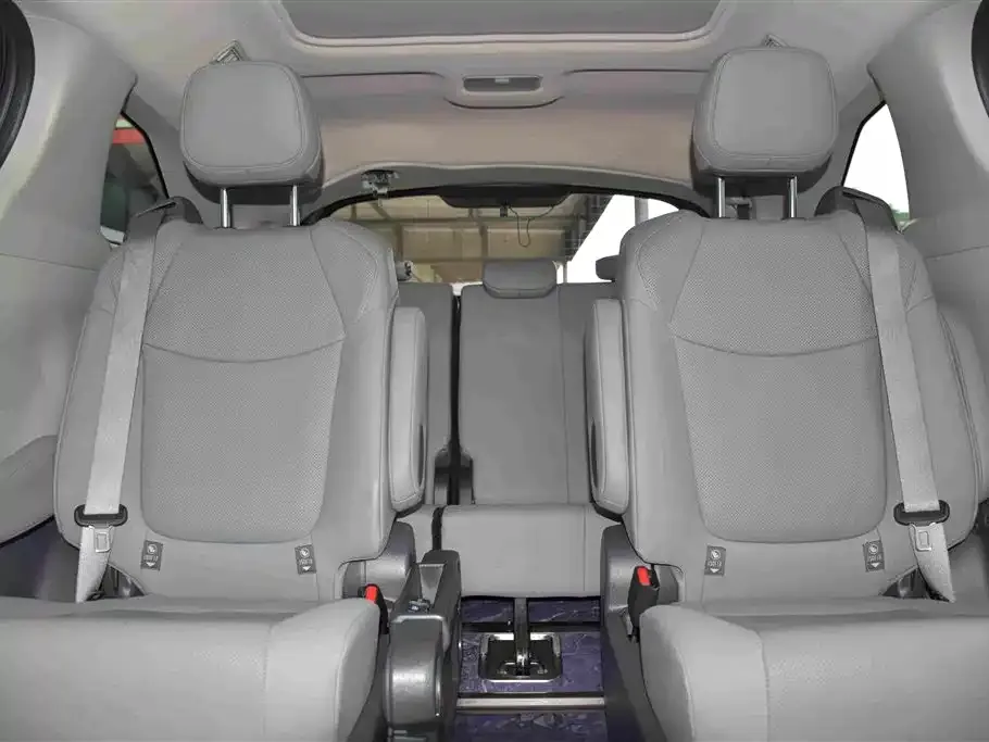 Toyota Granvia — фото 6
