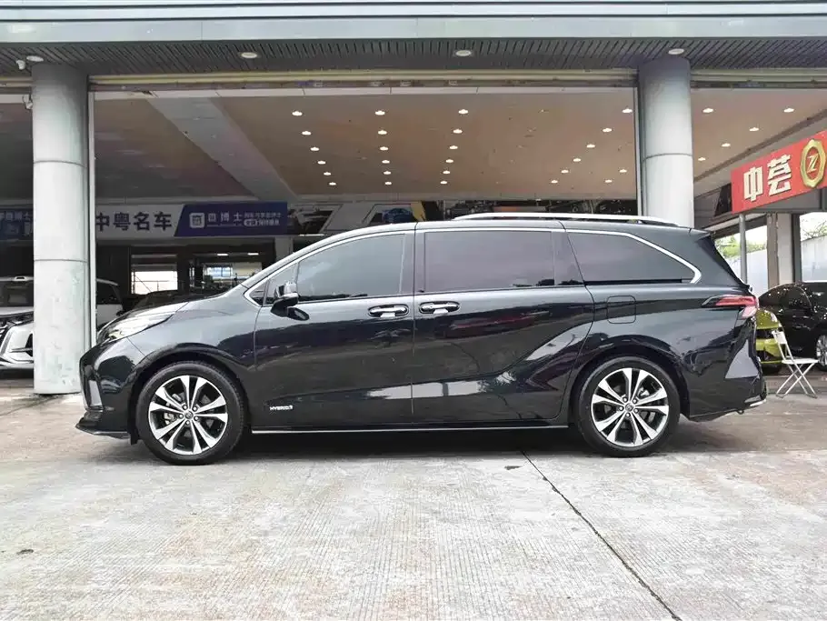 Toyota Granvia — фото 8